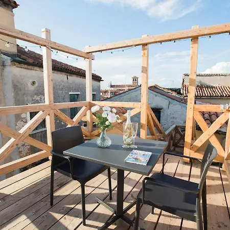 LOVERSINITALY Romantic Apartments - Altana&Jacuzzi-2